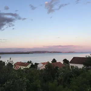 Apartman Uznik's, Tkon